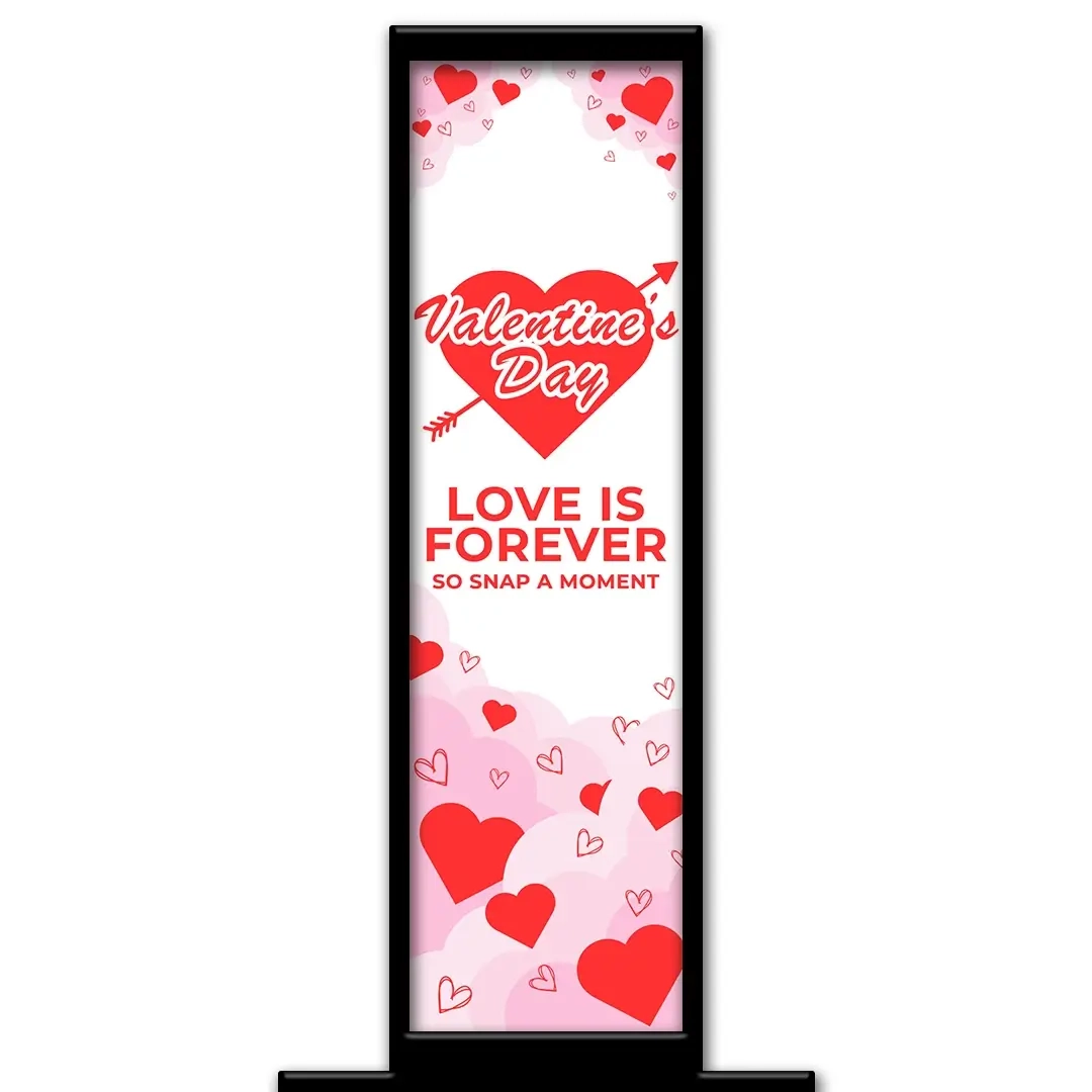 Love Struck photo booth pillar start screen